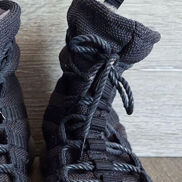 Nike Women’s Roshe Run High Snow Boots 807424-001 Black Pre Owned Size US 6 - Picture 11 of 12